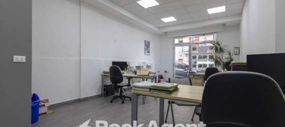 2 rooms Commercial property in Catanzaro, Italy No. 293789 4