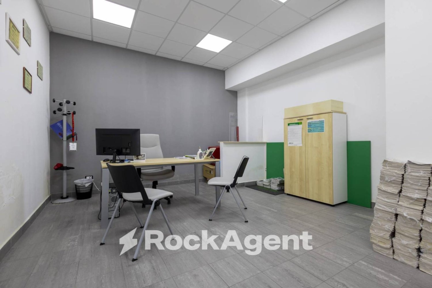 2 rooms Commercial property in Catanzaro, Italy No. 293789