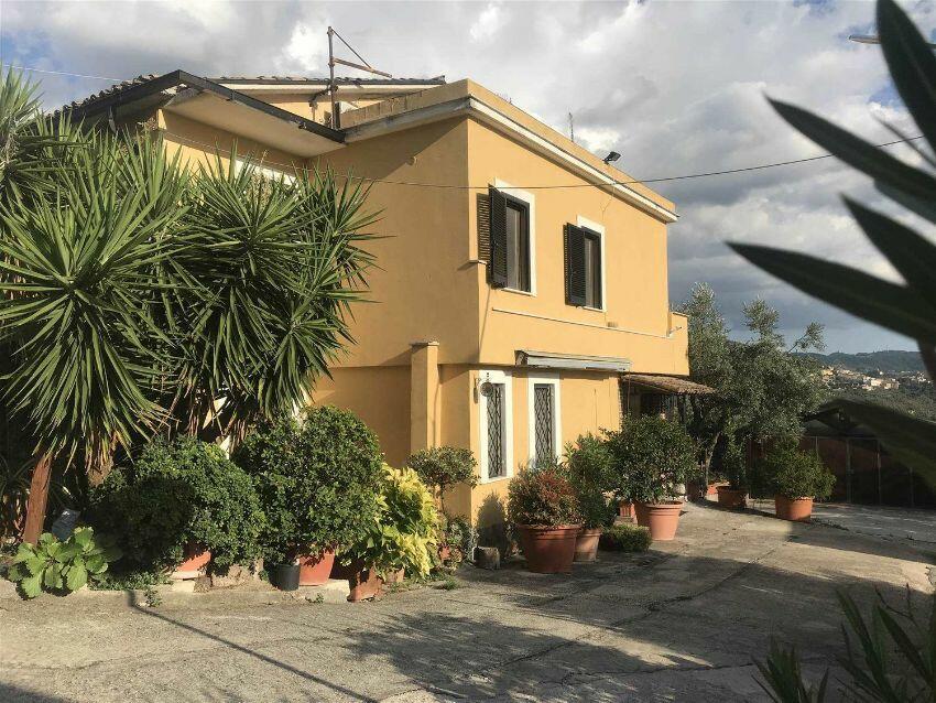 Casa de 3 dormitorios en Arpino, Italy No. 57397