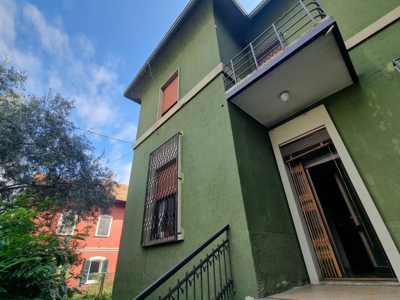 Вилла с 5 спальнями в Леньяно, Италия № 387562