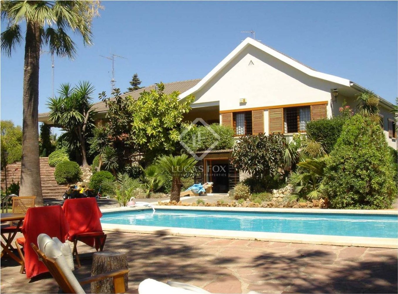 7 bedrooms House in Paterna, Spain No. 231884