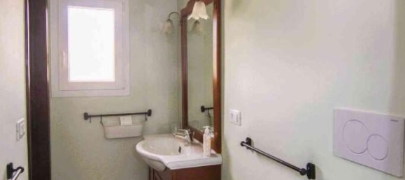 3 bedrooms Villa in Penne, Italy No. 260813 24