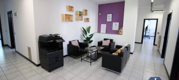 Almacén de 5 habitaciónes en Pogliano Milanese, Italy No. 91289 3