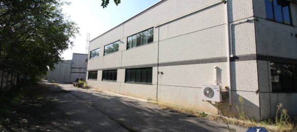 Almacén de 5 habitaciónes en Pogliano Milanese, Italy No. 91289 19