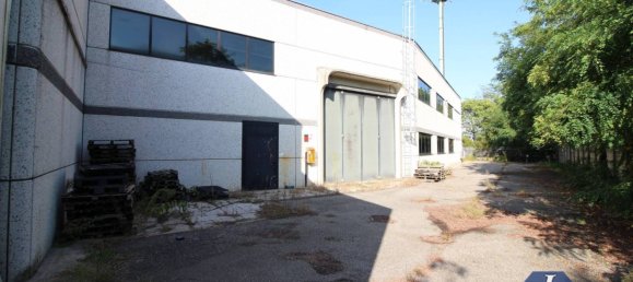 Almacén de 5 habitaciónes en Pogliano Milanese, Italy No. 91289 20