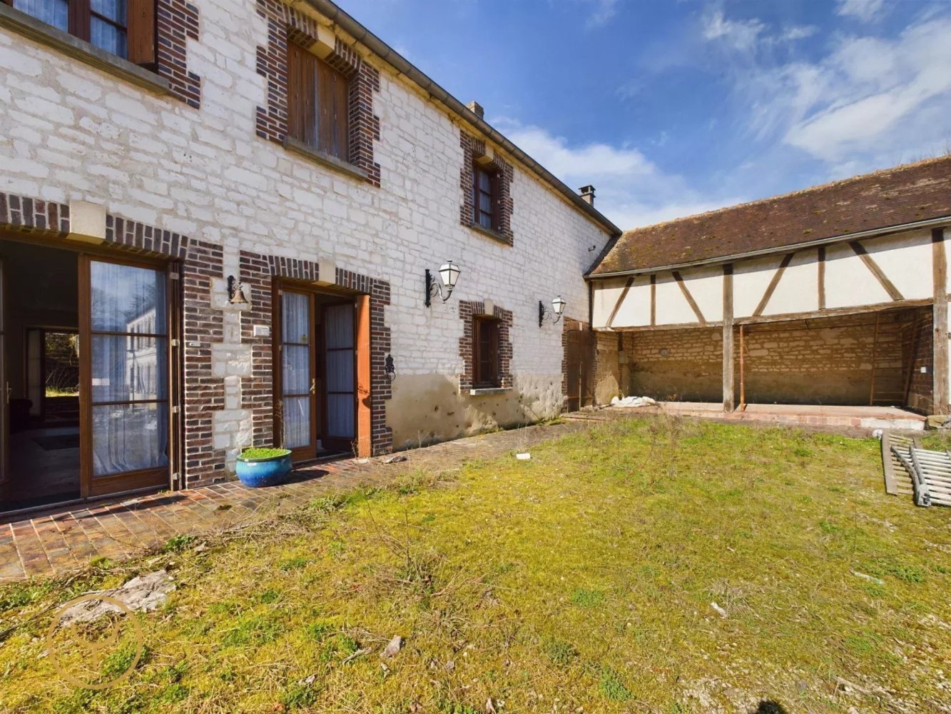 Casa de 5 dormitorios en Eaux-Puiseaux, France No. 84287