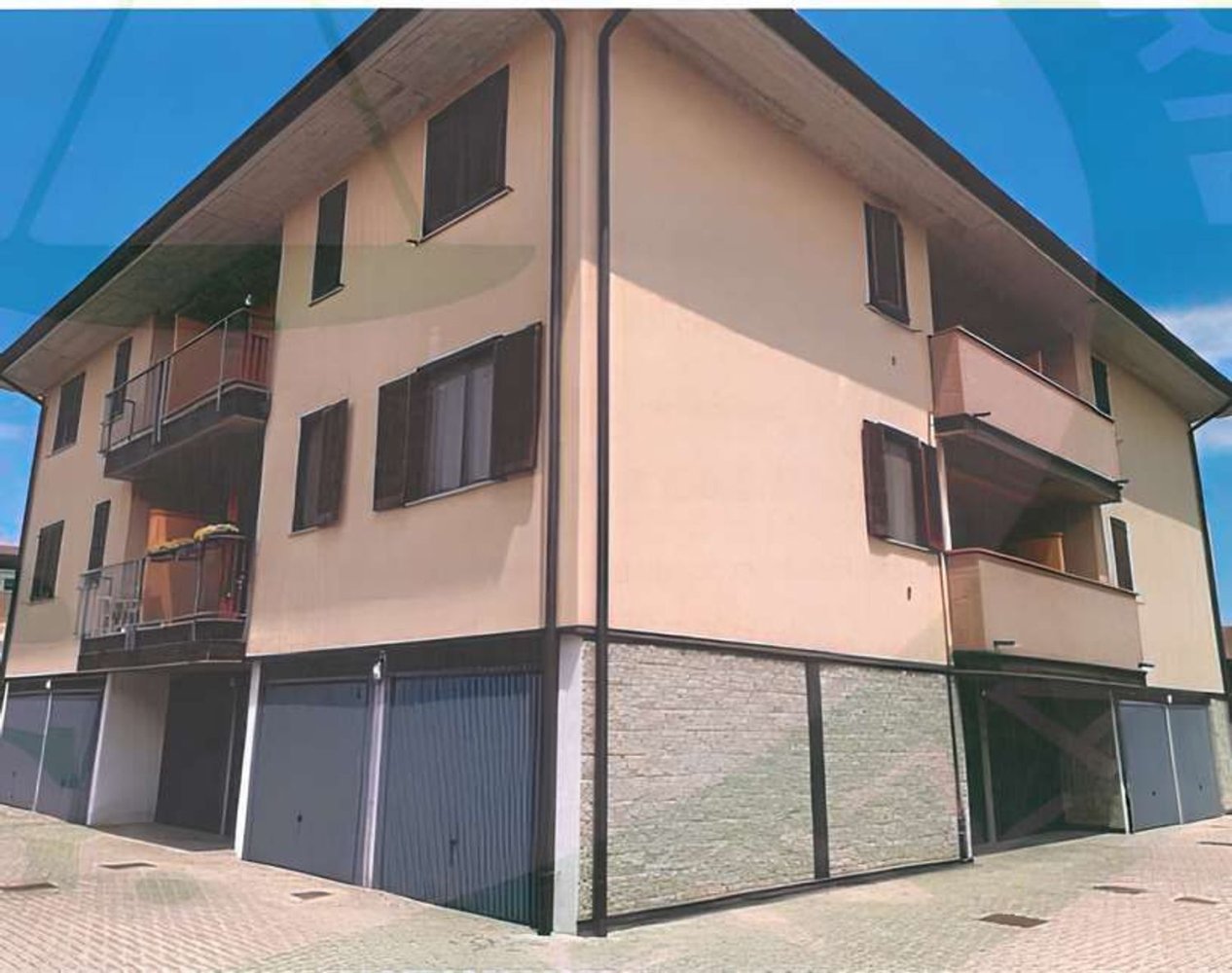 18m² Garage in Casaletto Lodigiano, Italy No. 299711