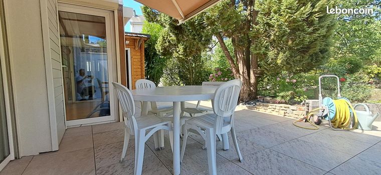 Casa de 4 dormitorios en Laval, France No. 312669