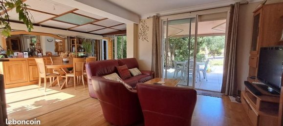 Casa de 4 dormitorios en Laval, France No. 312669 4