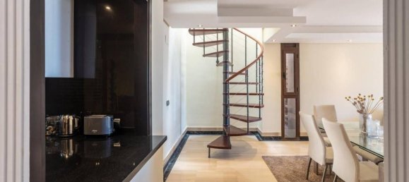 2 bedrooms Penthouse in Estepona, Spain No. 53042 2