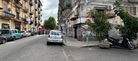 2-Zimmer Gewerbliche Immobilie in Naples, Italy, Nr. 270449 18