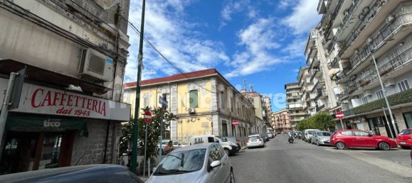 2-Zimmer Gewerbliche Immobilie in Naples, Italy, Nr. 270449 21
