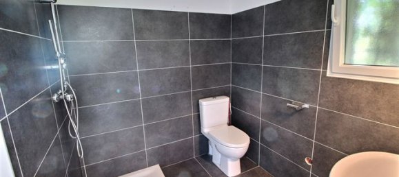 2 Schlafzimmer Villa in Corse, France, Nr. 300819 9