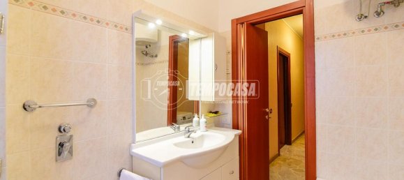 Apartamento de 3 habitaciónes en Erba, Italy No. 26339 13