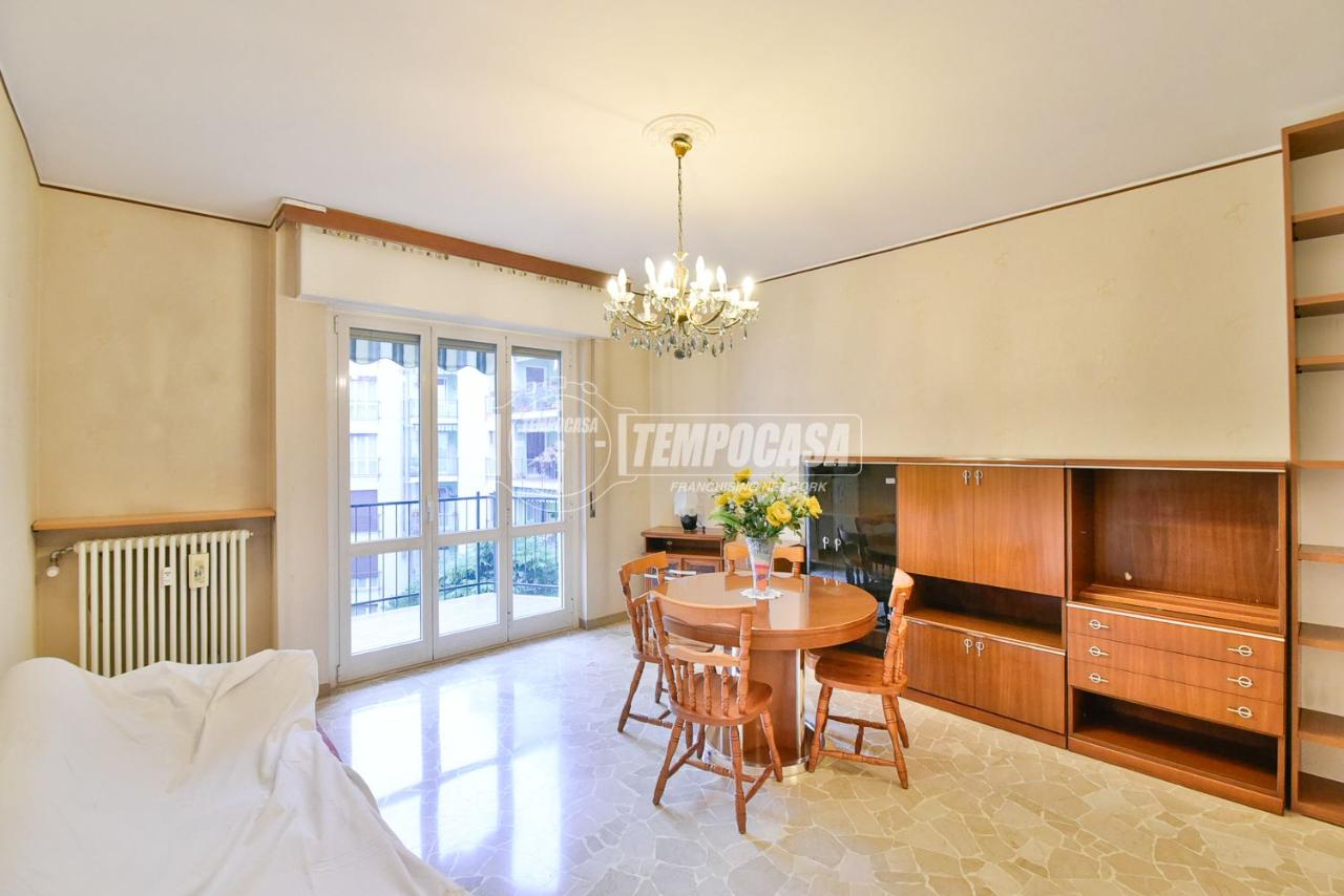 Apartamento de 3 habitaciónes en Erba, Italy No. 26339