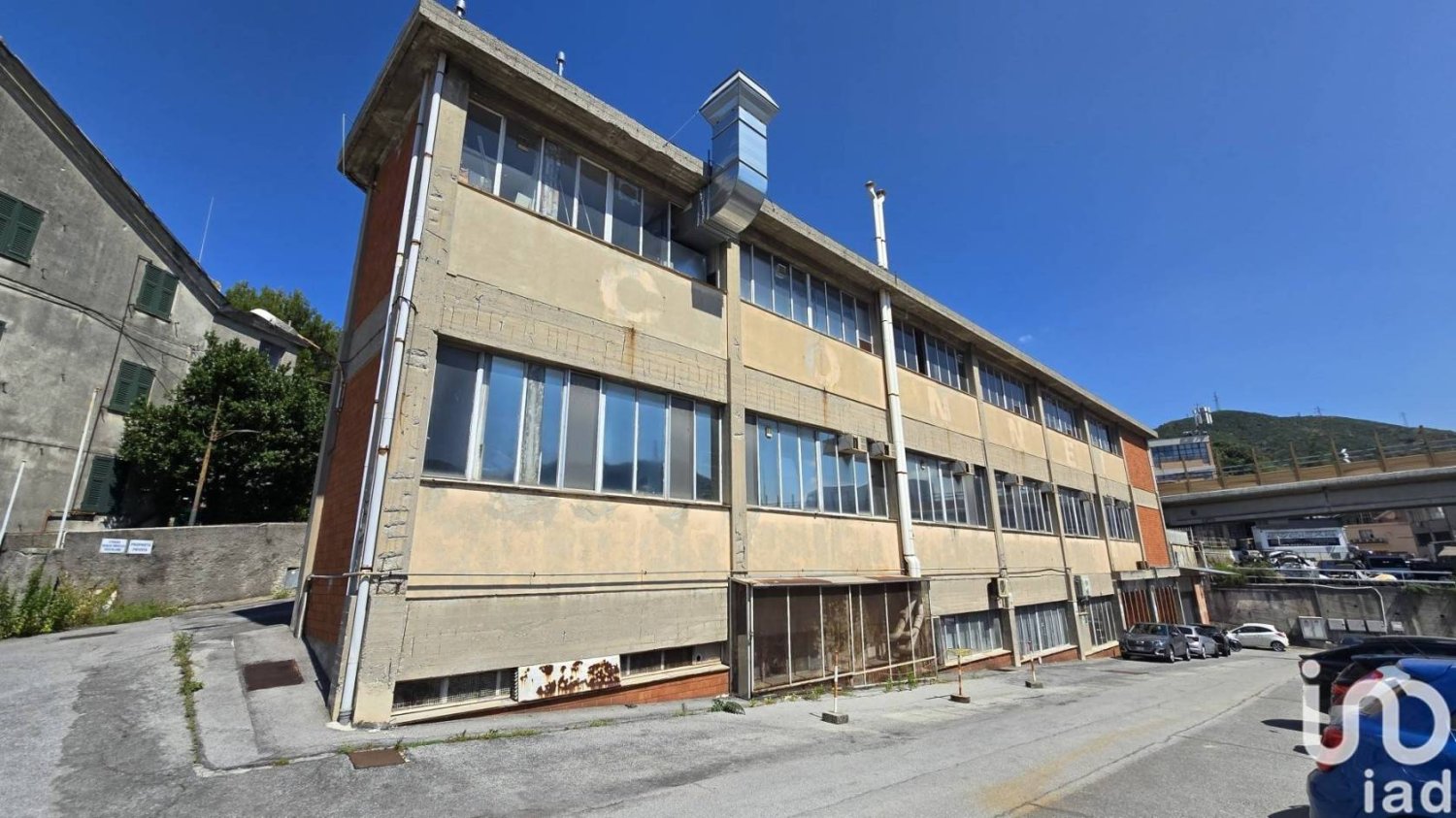 681m² Warehouse in Genoa, Italy No. 400723