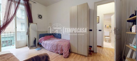 5 rooms Apartment in Turin, Italy No. 29920 2