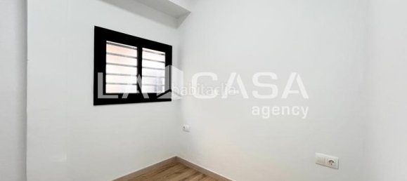 44m² Commercial property in Badalona, Spain No. 33959 17