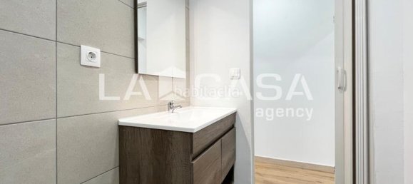 44m² Commercial property in Badalona, Spain No. 33959 12