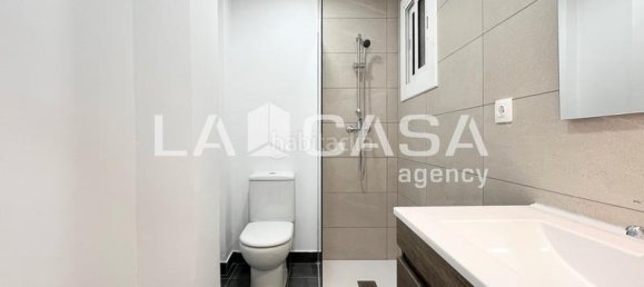 44m² Commercial property in Badalona, Spain No. 33959 11