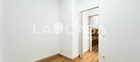 44m² Commercial property in Badalona, Spain No. 33959 25