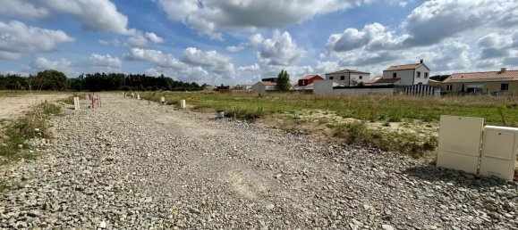  Land in Loire-Atlantique, France No. 282486 2