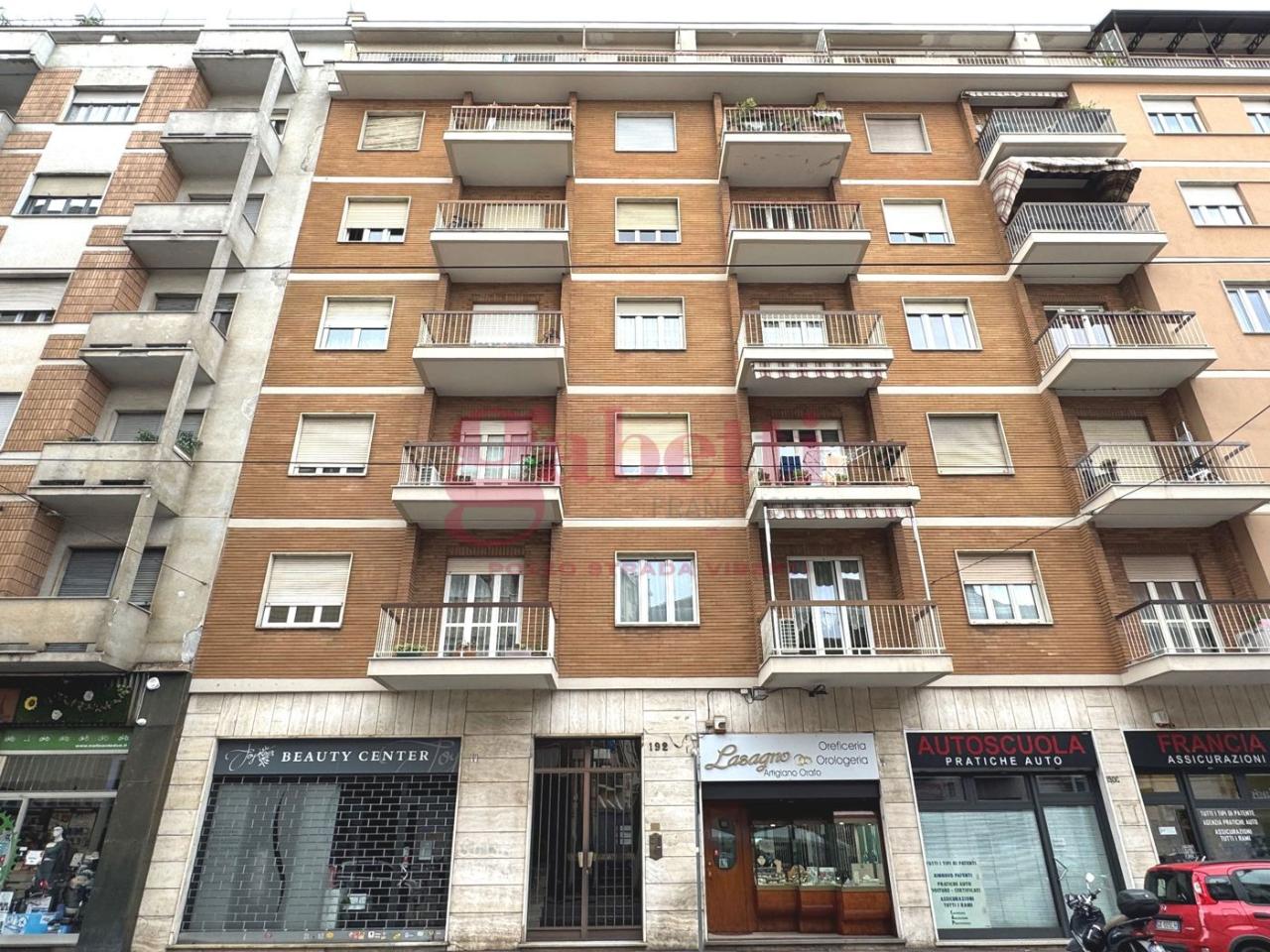 3 rooms Apartment in Turin, Italy No. 4768