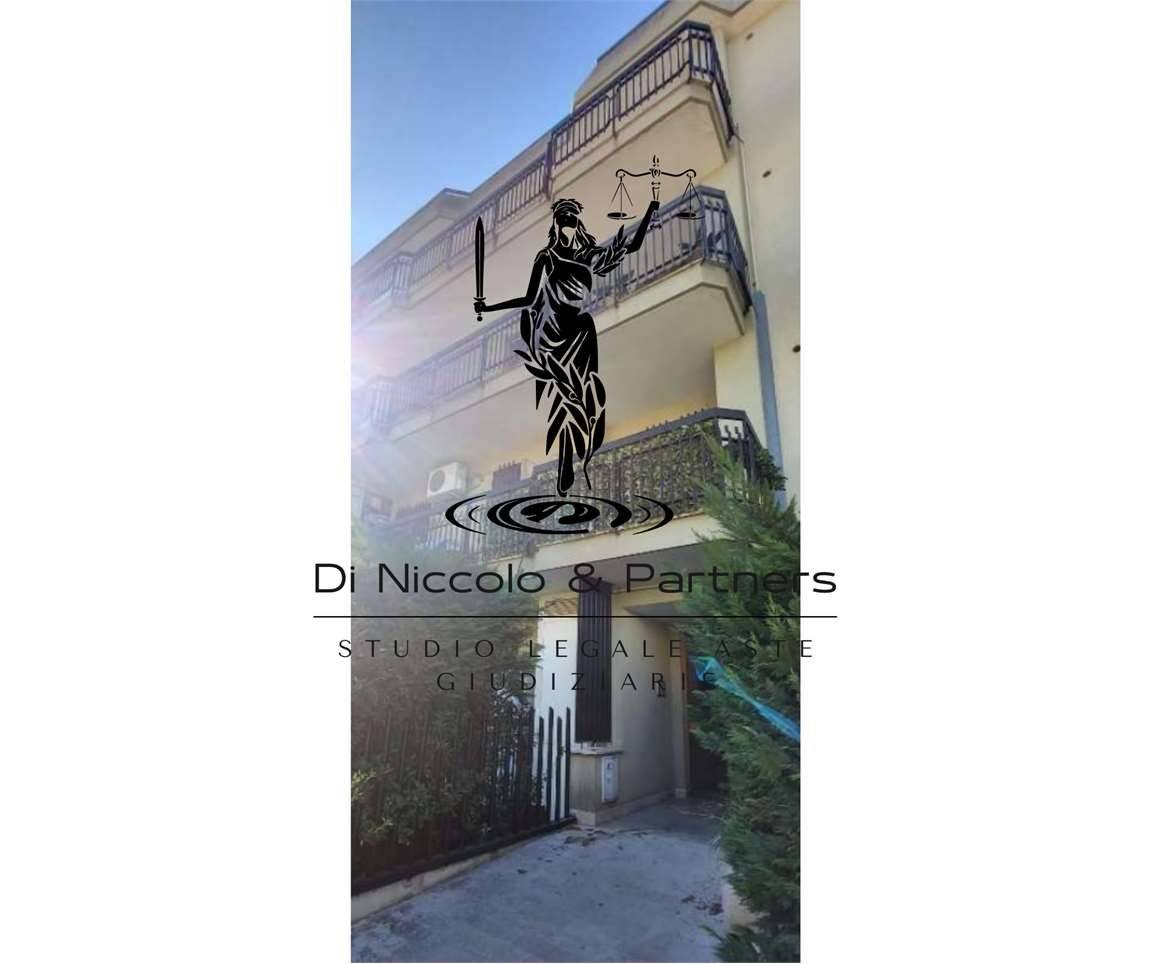 5 rooms Apartment in Trani, Italy No. 271005