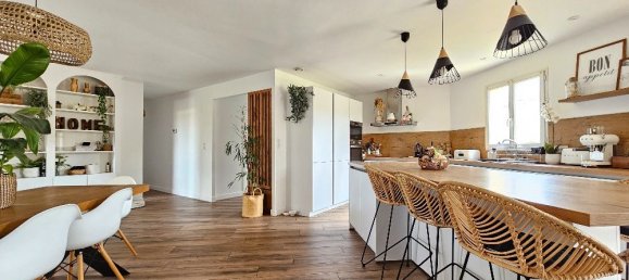 5 bedrooms House in La Couronne, France No. 296912 3