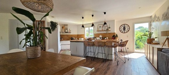 5 bedrooms House in La Couronne, France No. 296912 2