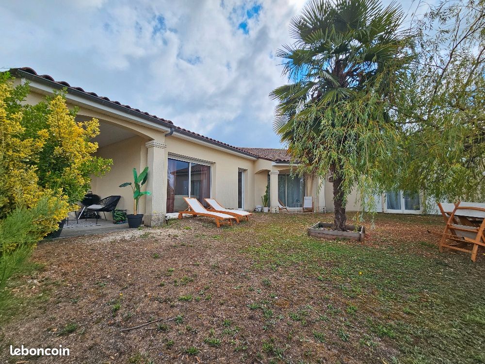 5 bedrooms House in La Couronne, France No. 296912