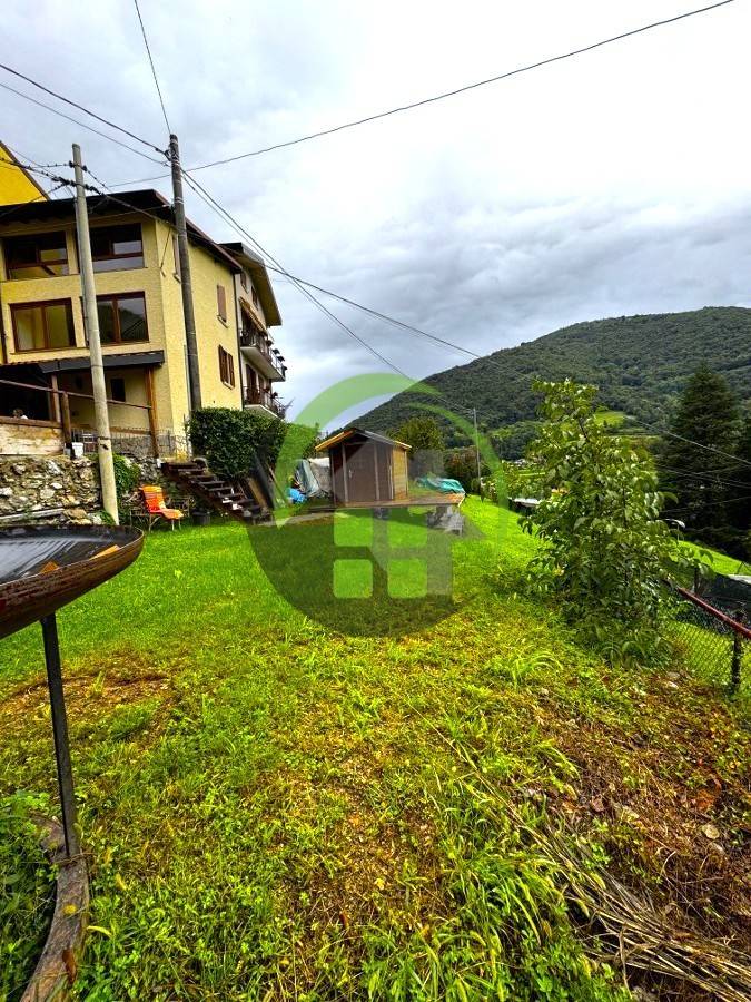 Дом с 5 спальнями в Альбино, Италия № 365883