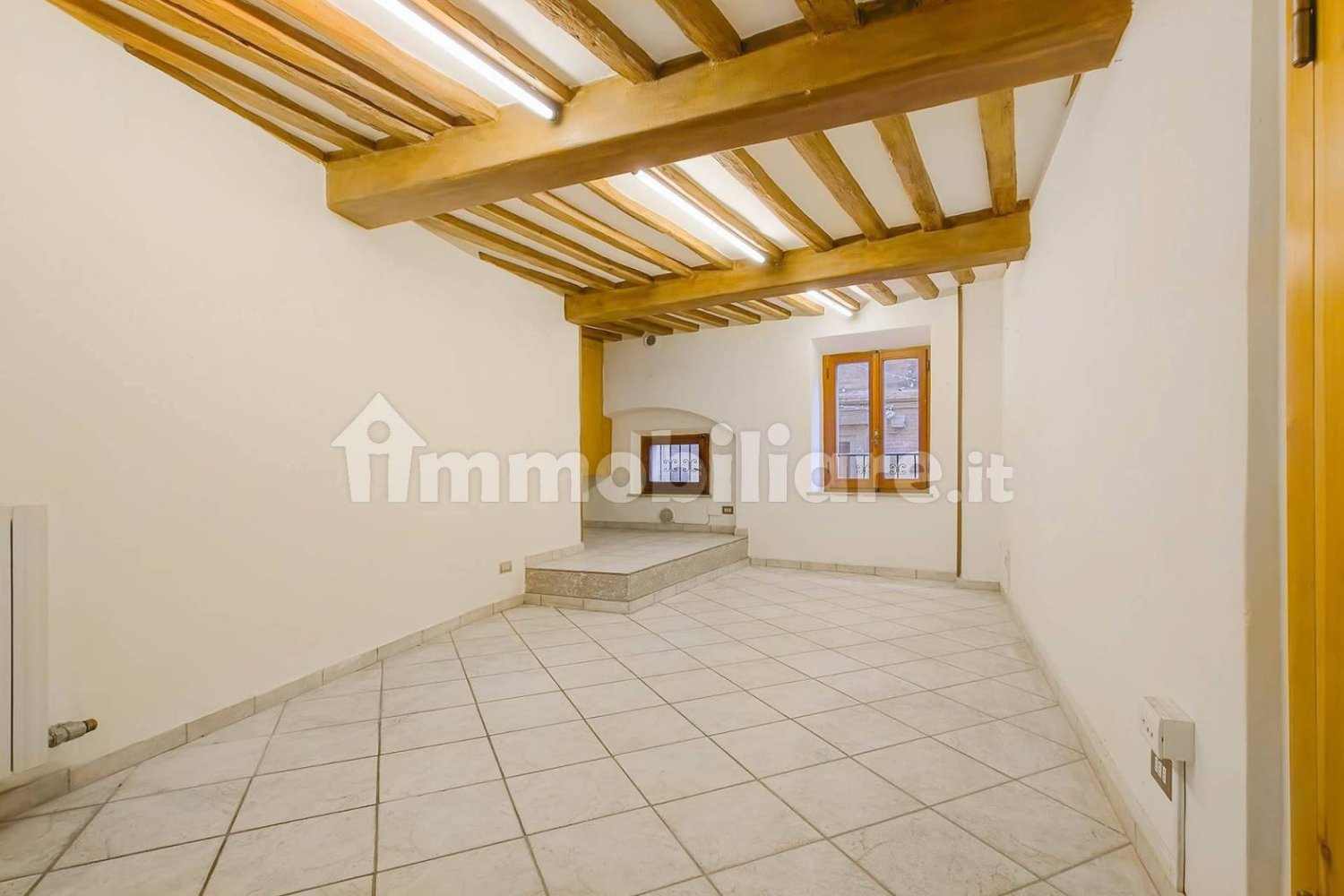 2-salle Bureau à Siena, Italy No. 209115