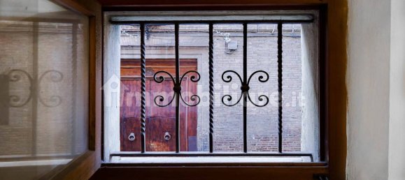 2-salle Bureau à Siena, Italy No. 209115 18
