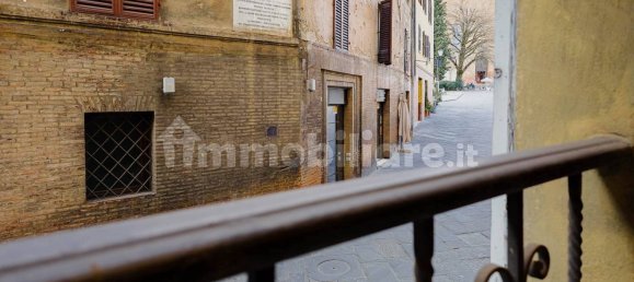 2-salle Bureau à Siena, Italy No. 209115 21