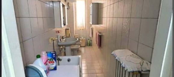 2 bedrooms Apartment in Turin, Italy No. 290043 4