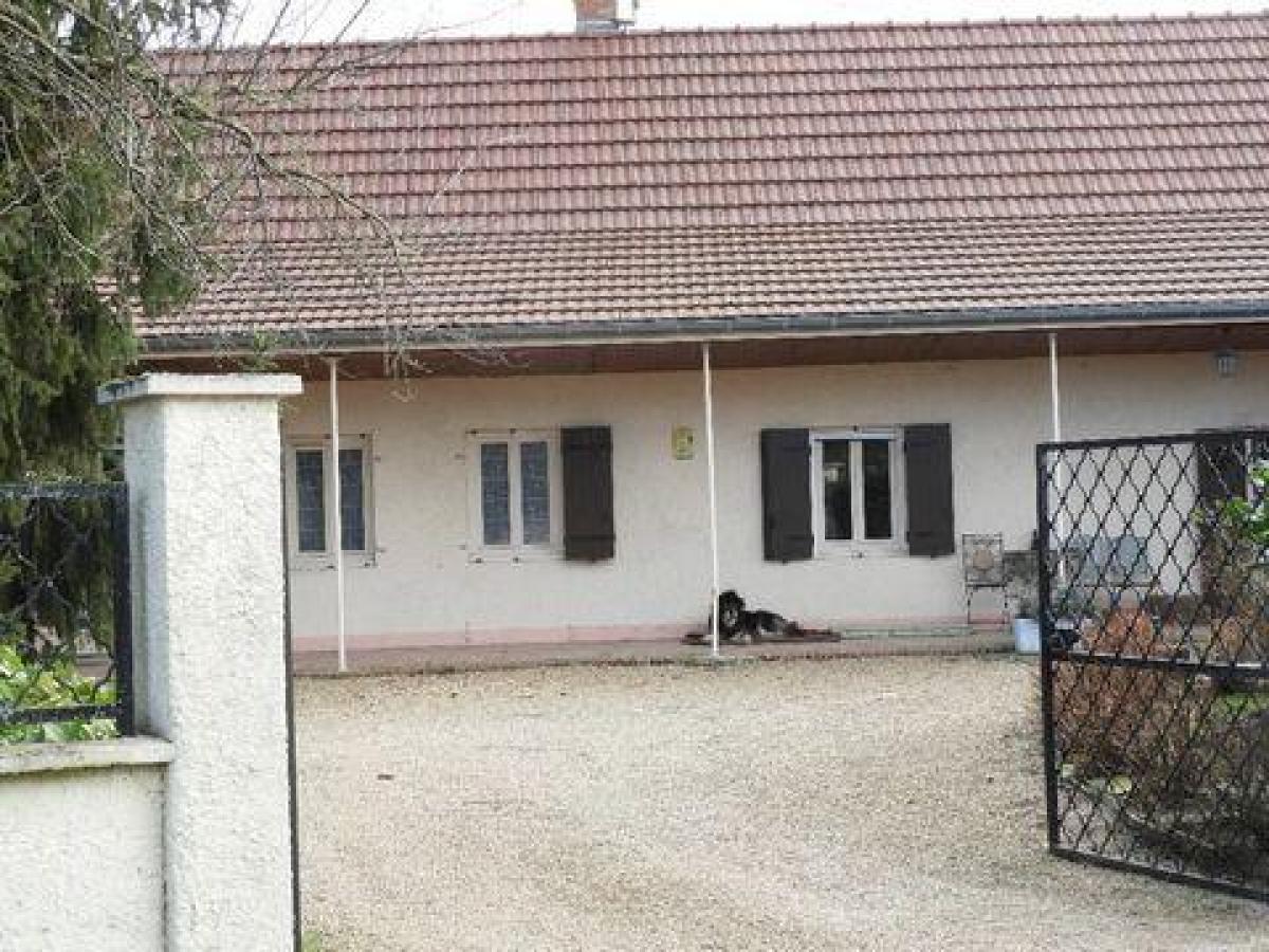 2 bedrooms House in Louhans, France No. 12079
