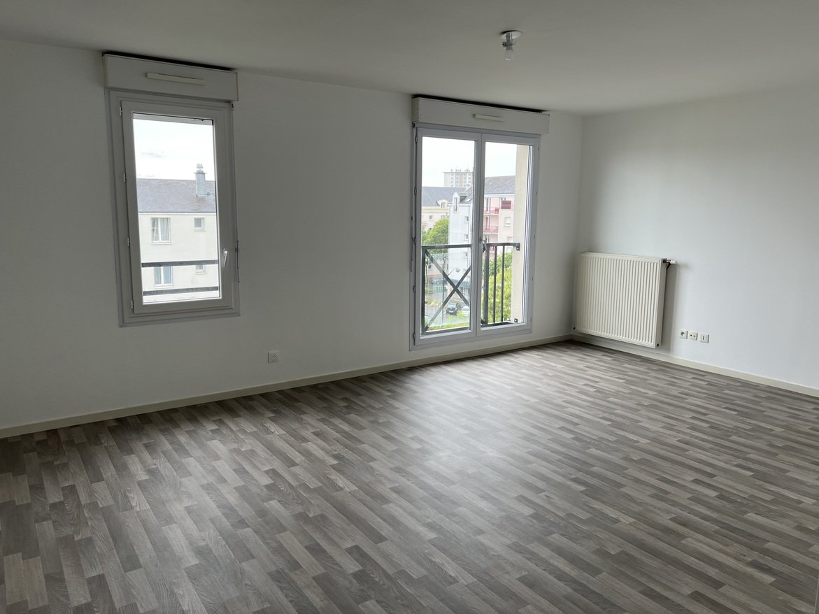 4 chambres Appartement à Orléans, France No. 71957