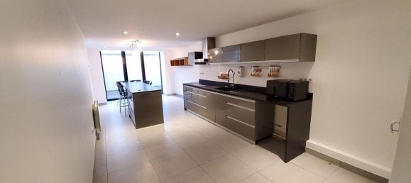 2 bedrooms House in Seine-et-Marne, France No. 167639 4