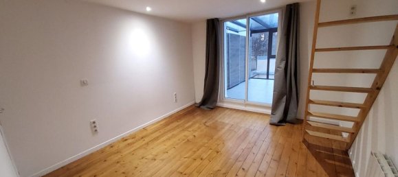 2 bedrooms House in Seine-et-Marne, France No. 167639 6