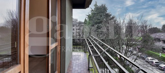 4 rooms Apartment in Vedano al Lambro, Italy No. 27878 5