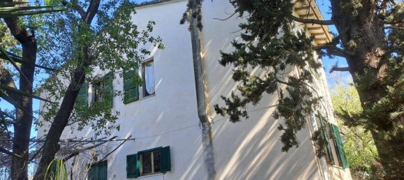 Дом с 7 комнатами в Скансано, Италия № 38150 8