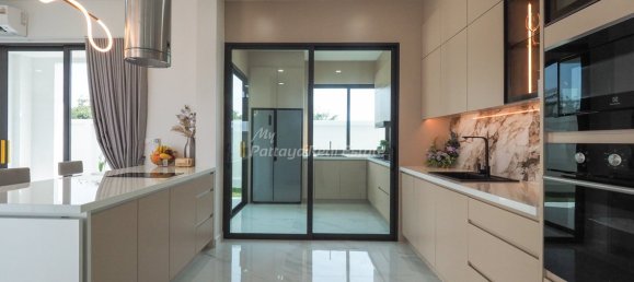 5 bedrooms Cafe / restaurant in Pattaya, Thailand No. 24616 8