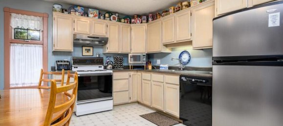 6 bedrooms House in British Columbia, Canada No. 1270 5