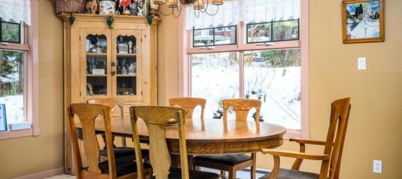 6 bedrooms House in British Columbia, Canada No. 1270 4