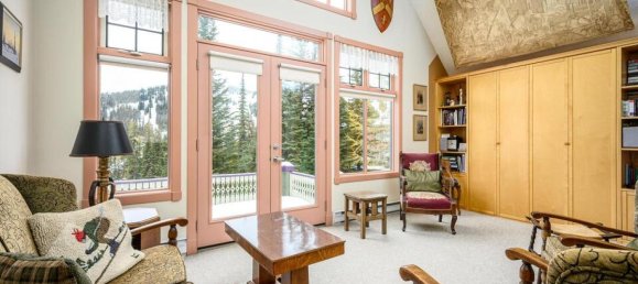 6 bedrooms House in British Columbia, Canada No. 1270 9