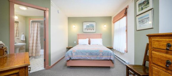 6 bedrooms House in British Columbia, Canada No. 1270 11