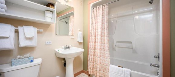 6 bedrooms House in British Columbia, Canada No. 1270 12