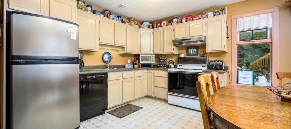 6 bedrooms House in British Columbia, Canada No. 1270 3