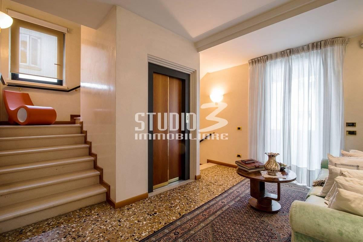8 rooms Villa in Padua, Italy No. 17938